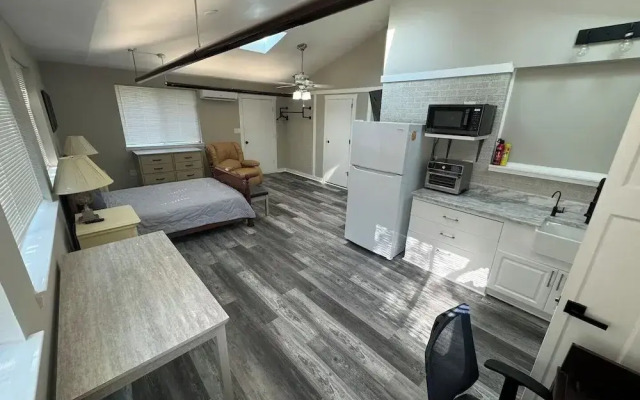 Private Studio Pet Friendly A/C + Wi-fi