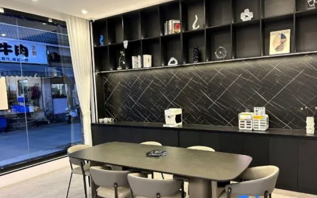 Mengzi Xuanlu Business Hotel (Nanhu Park Xintiandi Pedestrian Street) – Business – Mengzi