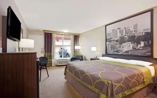Super 8 by Wyndham Oklahoma/Frontier City