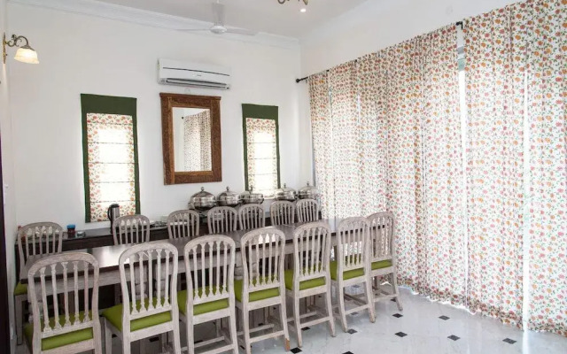 OYO 13793 Villa Sagat Raaso