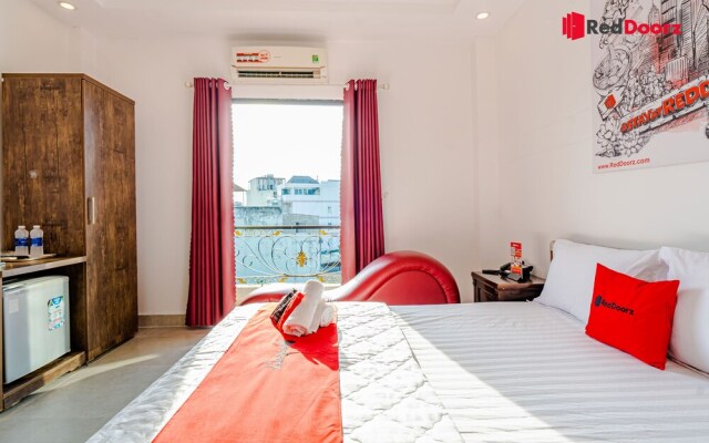 RedDoorz The Sun Hotel near Duong Quang Ham Street