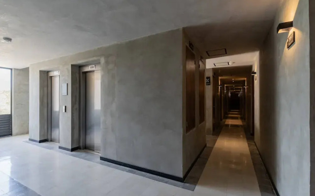 Spacious Apartment With Terrace and Rooftop Pool