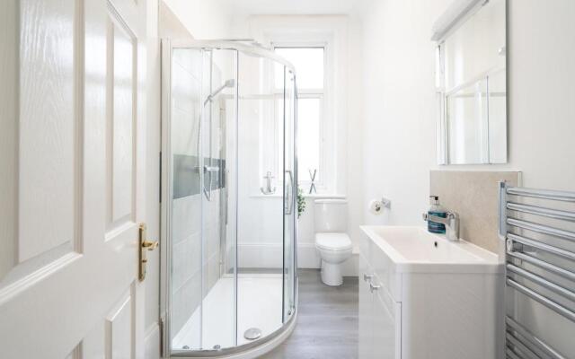 Stunning sea views Ventnor Apartment