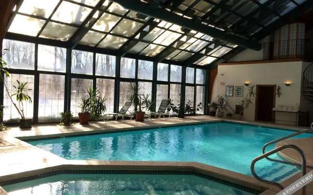 Chateau Merrimack Resort & Spa