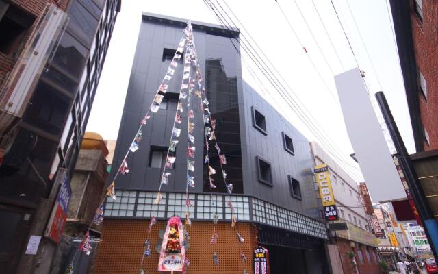 Busan Oncheonjang Cube