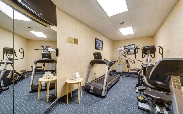 Monte Carlo Inn Barrie Suites