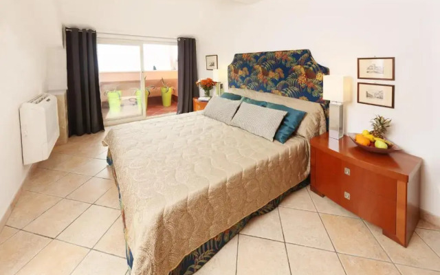 Taormina center 4 BR penthouse, terrace with views