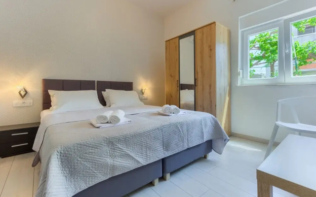 Modern Luxury 2-bedroom apt With Balcony & Patio