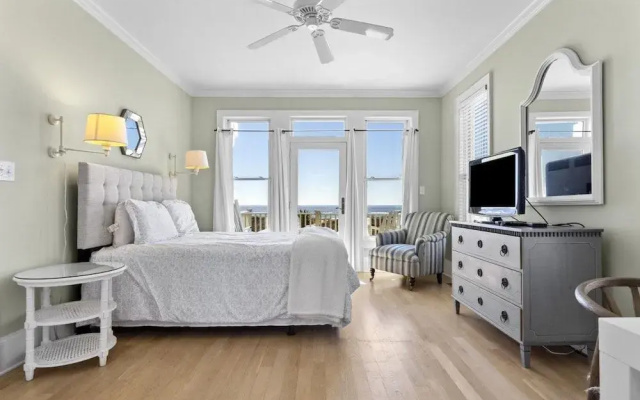 Shearwater 4 Bedroom Home by RedAwning