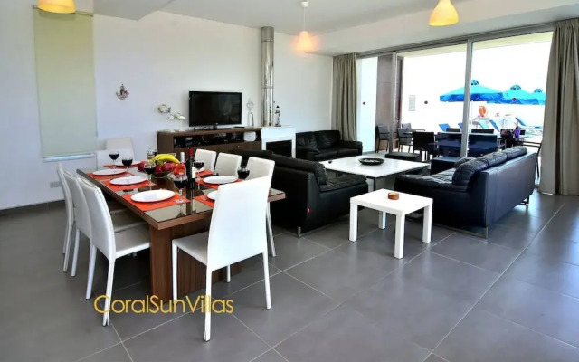 Blue - Beach Front Spectacular Villa Sleeps 10