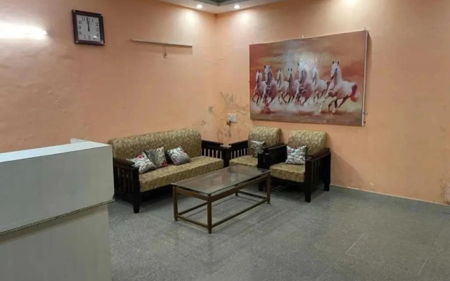 Spot On 88657 Hotel Dazi Star