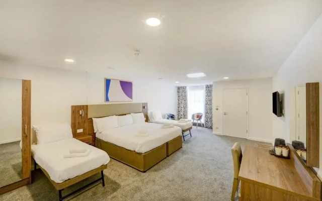 OYO Plymouth Central Hotel