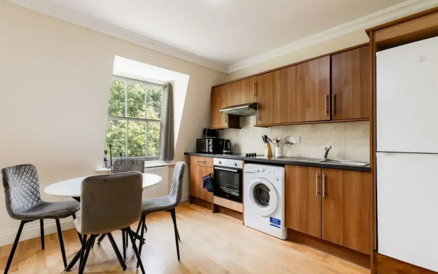 Warm Apartments in Queensway