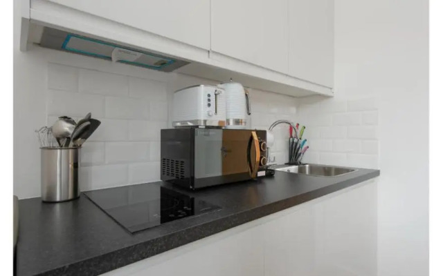In Style Studio Apartment Close to Everything