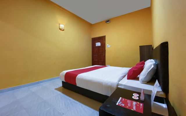 Super OYO 90039 Coop Hotel Kangar