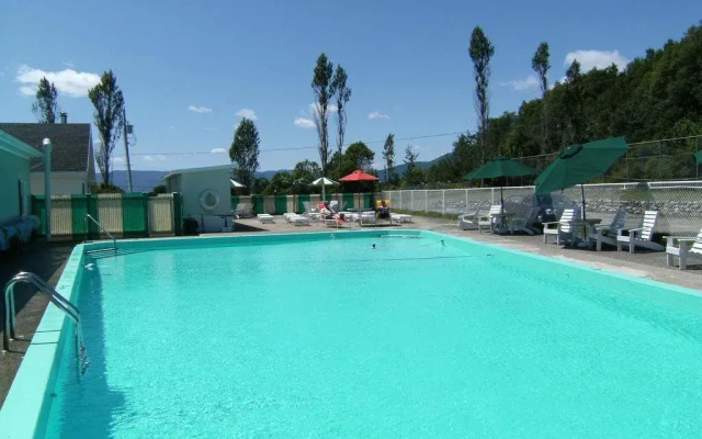 Hôtel Motel Les Voitures d'Eau