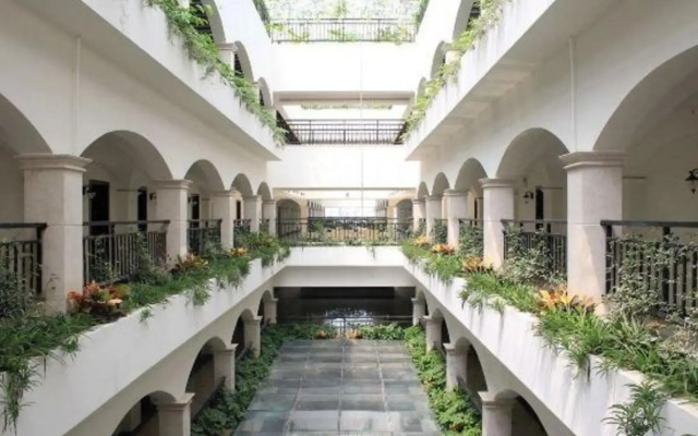 Zhonghui Hotel