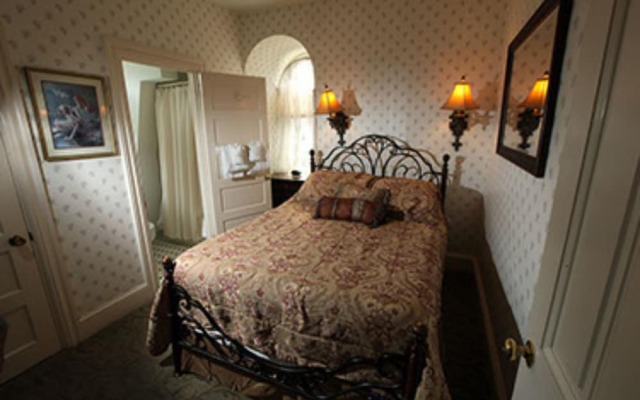 Greystone Manor Victorian Inn