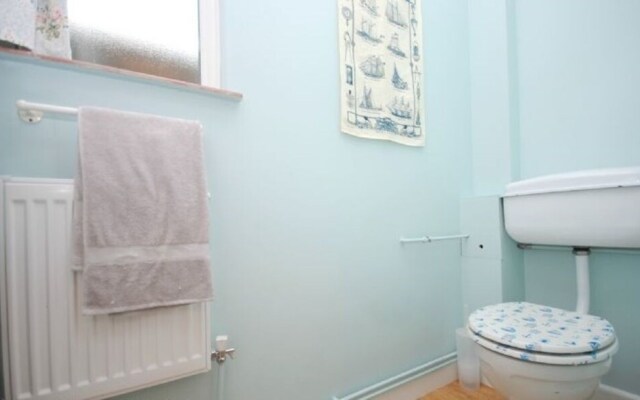 Beacon Square, Emsworth 414122