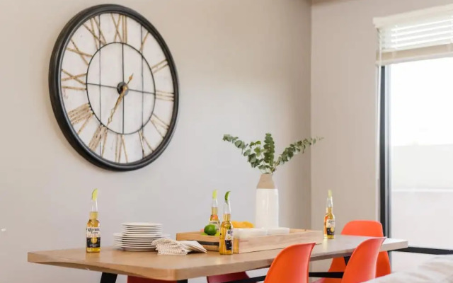 N 75th St 201 - Ivory I