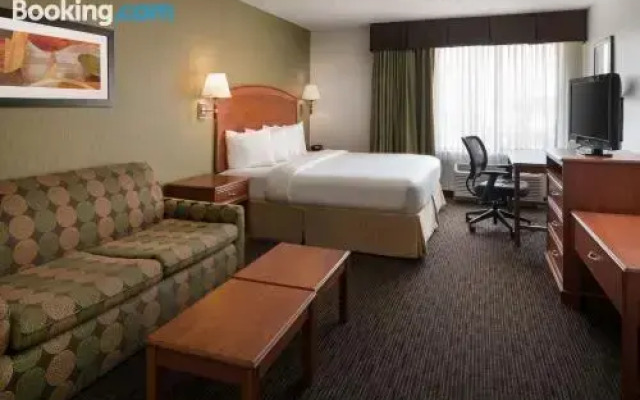 Ramada Inn & Suites Denver International Airport