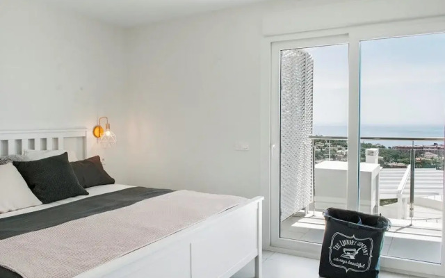 Magical Apartment in Reserva del Higueron Ref 121