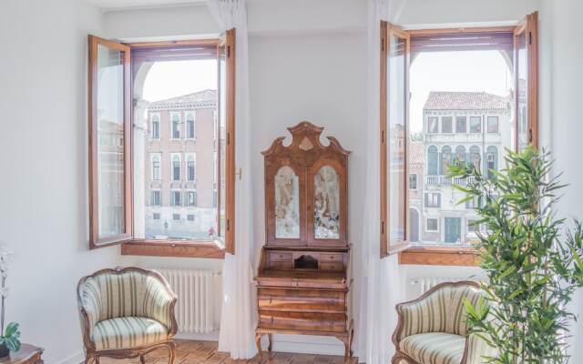 Luxury Apartment On Grand Canal
