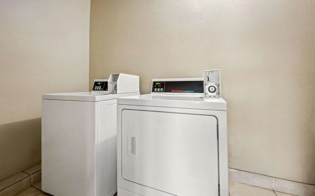 Super 8 by Wyndham Garysburg/Roanoke Rapids
