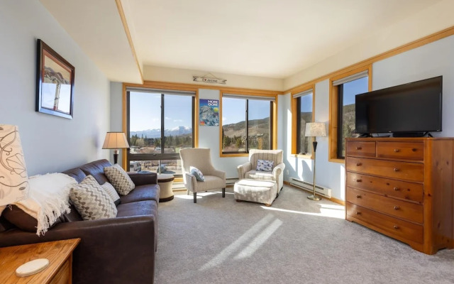 2756 Slopeside Condo