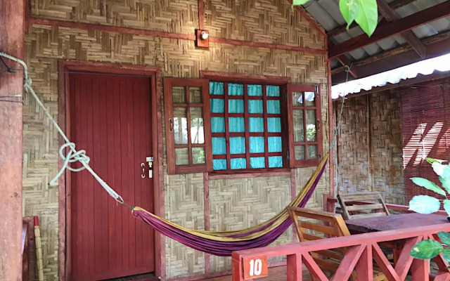 Hutyee Boat Bungalow
