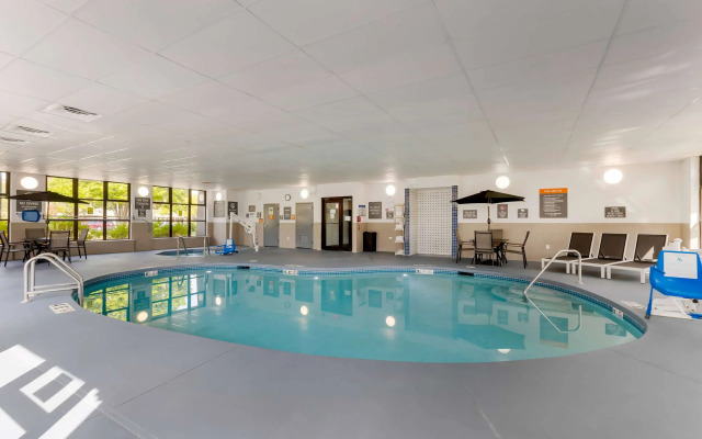 La Quinta Inn & Suites by Wyndham Des Moines West Clive