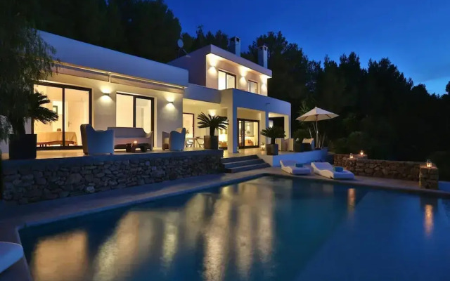 Villa With Outdoor Area