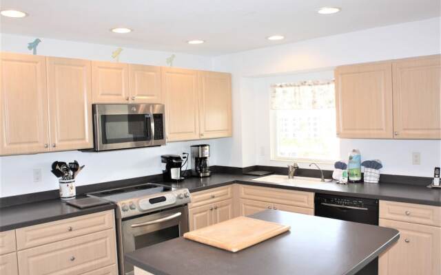 Jamaica Royale - 503 - 2 Br Condo