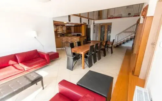 Club Canada Family House sauna wifi free parking