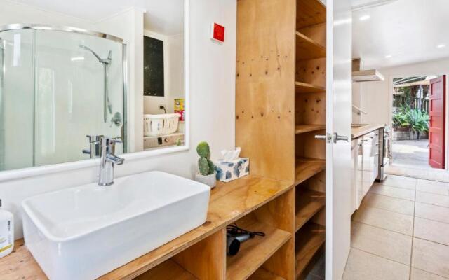 Snells Sanctuary - Snells Beach Holiday Home
