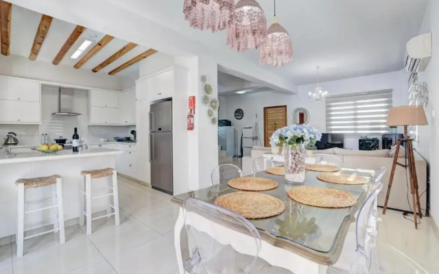 SunnyVillas: 3BR Super Cozy Villa☆Private Pool☆BBQ - Villa Falcon