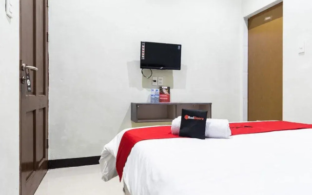 RedDoorz near Medan Amplas