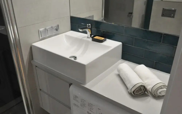ApartmentSun Parrot