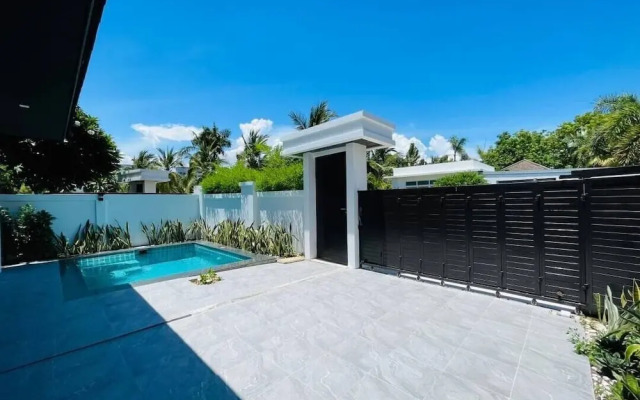 Palm Oasis Pool Villa by Pattaya Holiday