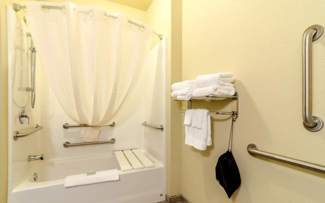 Cobblestone Hotel & Suites - McCook