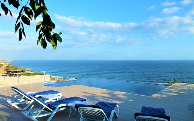 Ocean View Family Villa, Sleeps 2-10, Private Pool, Wifi, Internet Tv & Acs