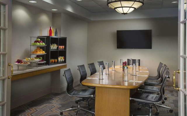 DoubleTree by Hilton Chicago - Oak Brook