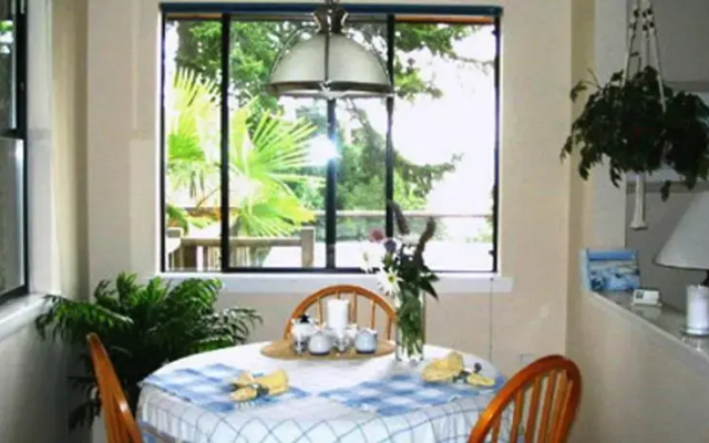 桑德芙住宿加早餐酒店(Soundview Cottage B&B)