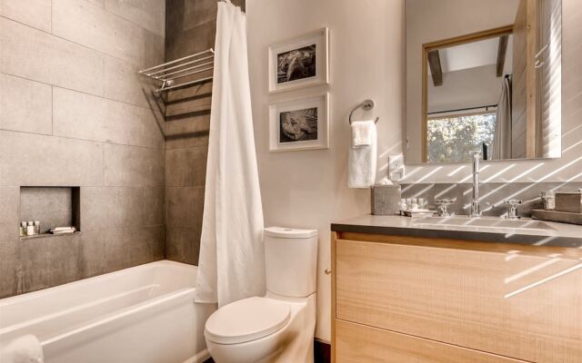 1-184 West Meadow Drive