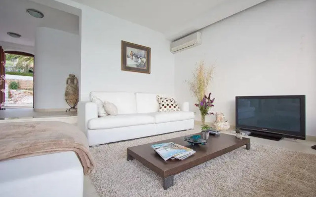 Beachfront villa Tribunj