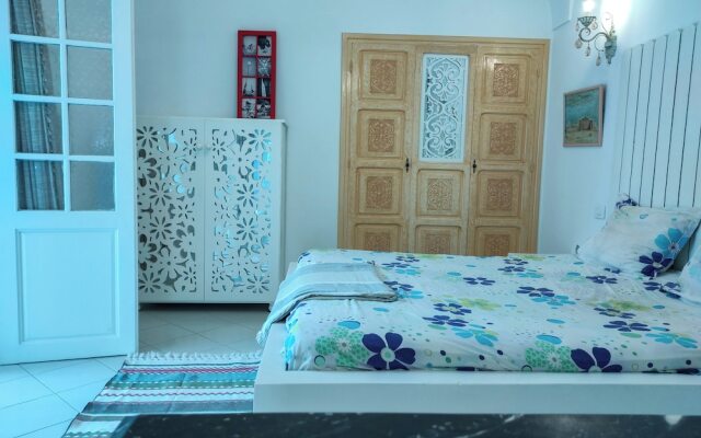 "comfort Shell Near the Beach"