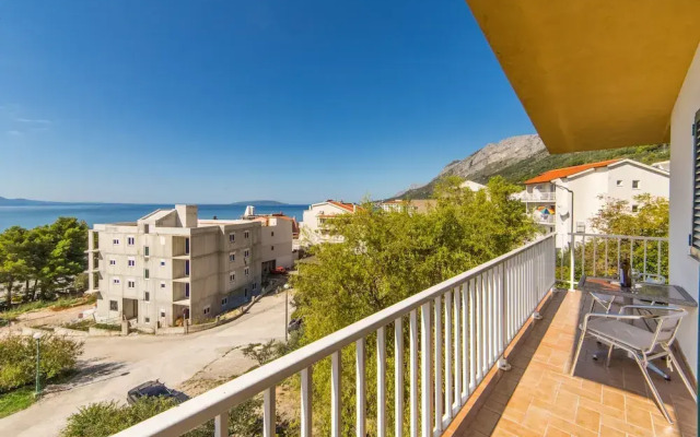 Stunning 3-bedroom Apartment in Gradac