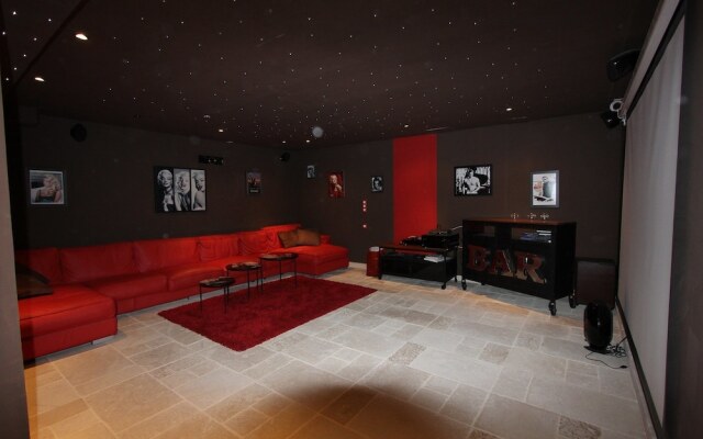 HAVRE DE PAIX" 5 étoiles Prestige jacuzzi, hammam, sauna, PISCINE chauffée Mougins Cannes Grasse