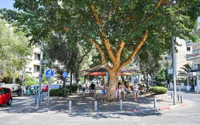 Pretty 2BR in Ben Gurion Blvd by HolyGuest