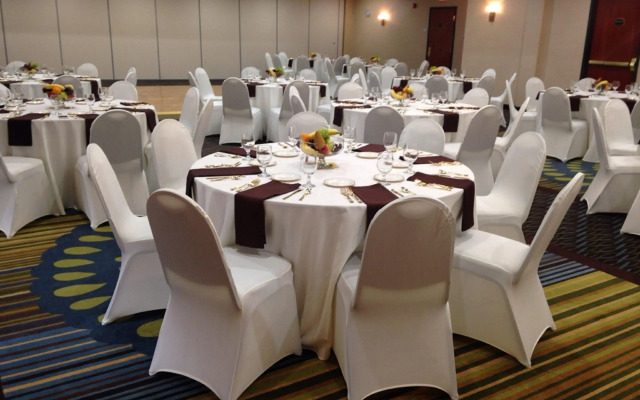 Holiday Inn Express Hotel & Suites Belleville by IHG